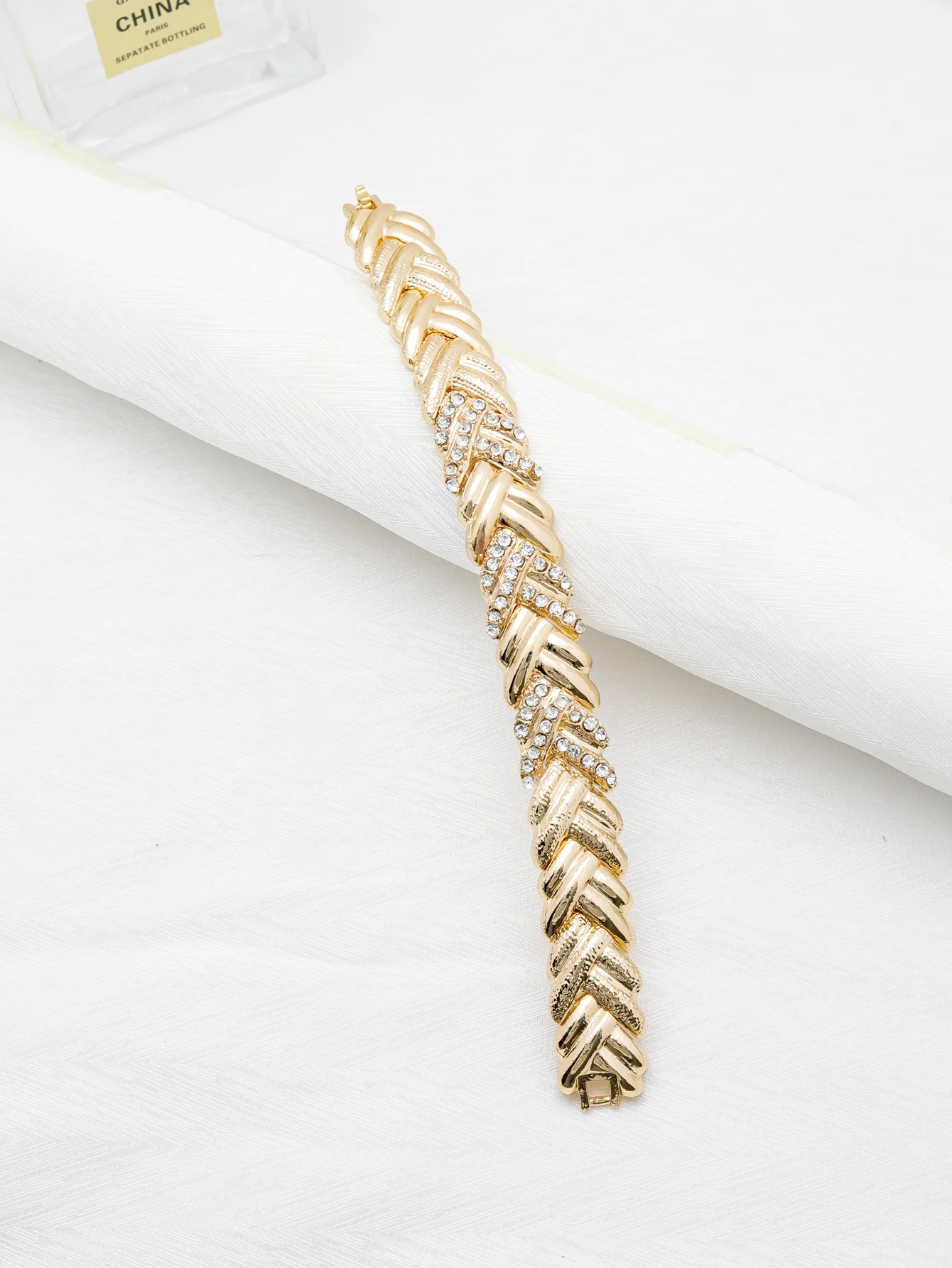 Fashion Crystal 18k Gold Plated Dubai Jewelry Set Necklace Wedding Earrings Ring Bracelet Women Bridal Jewelry Accessories Fashion Crystal 18k Gold Plated Dubai Jewelry Set Necklace Wedding Earrings Ring Bracelet Women Bridal Jewelry Accessories