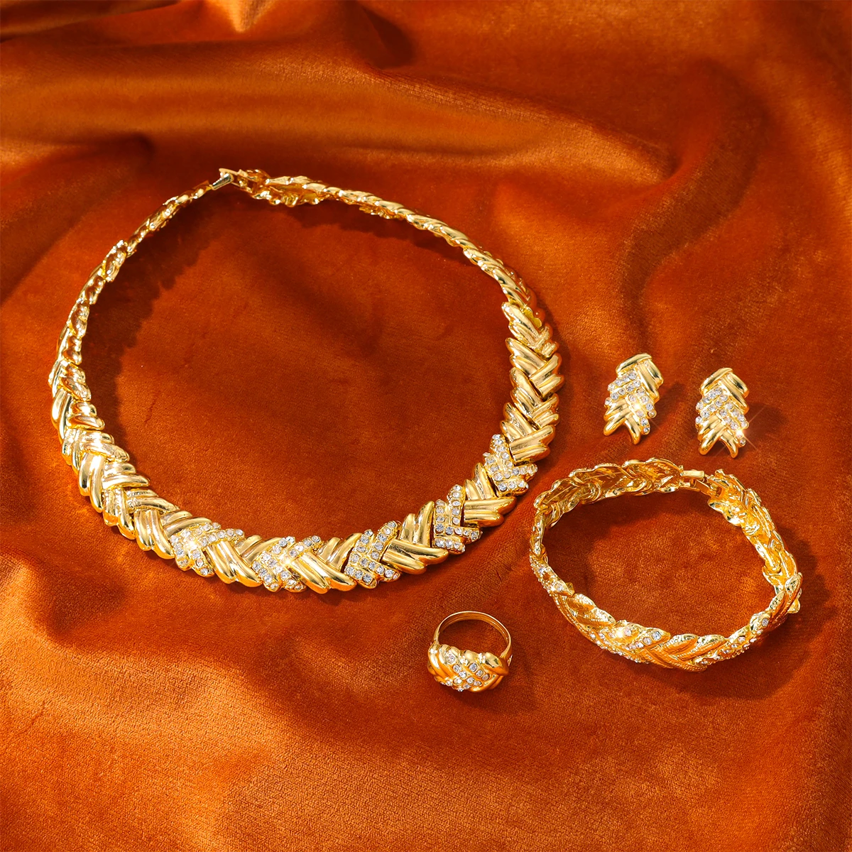 Fashion Crystal 18k Gold Plated Dubai Jewelry Set Necklace Wedding Earrings Ring Bracelet Women Bridal Jewelry Accessories Fashion Crystal 18k Gold Plated Dubai Jewelry Set Necklace Wedding Earrings Ring Bracelet Women Bridal Jewelry Accessories